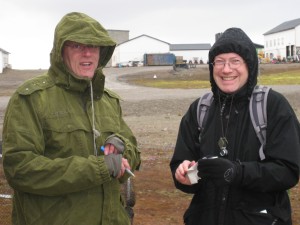 Hans Kruijer en Michael Stech, net aangekomen in Ny-Ålesund
